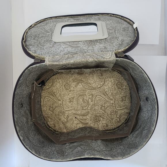 American Flyer Fleur De Lis 4-Piece Luggage Set American Flyer Fleur de lies cosmetic case